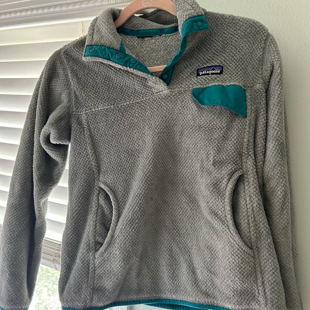 Patagonia Women's Gray and Teal Turtleneck Sweater